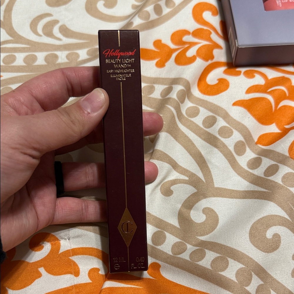 Charlotte Tilbury Hollywood Beauty Light Wand in Rich Brown